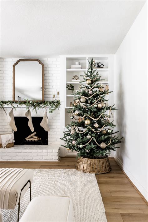 modern and minimalist christmas tree decorations